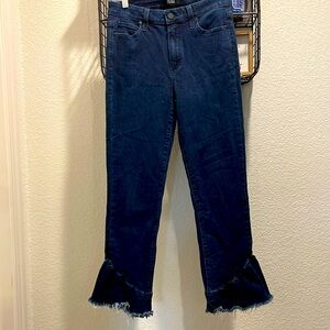 Paige 5-pkt “Merritt” jeans with ruffled flare hems. Very cute cropped jean! EUC